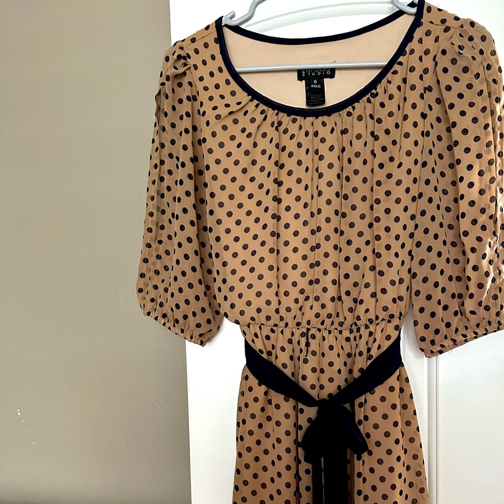 Soft, polka dot dress with slit in sleeves.
